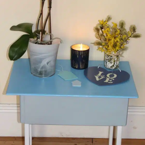 Thorndown-Adonis-Blue-Wood-Paint-table-top