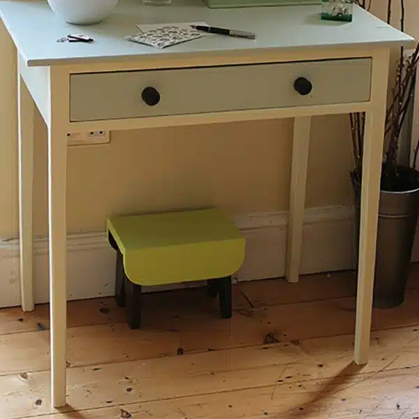 Thorndown-Chantry-Cream-Wood-Paint-on-table-legs