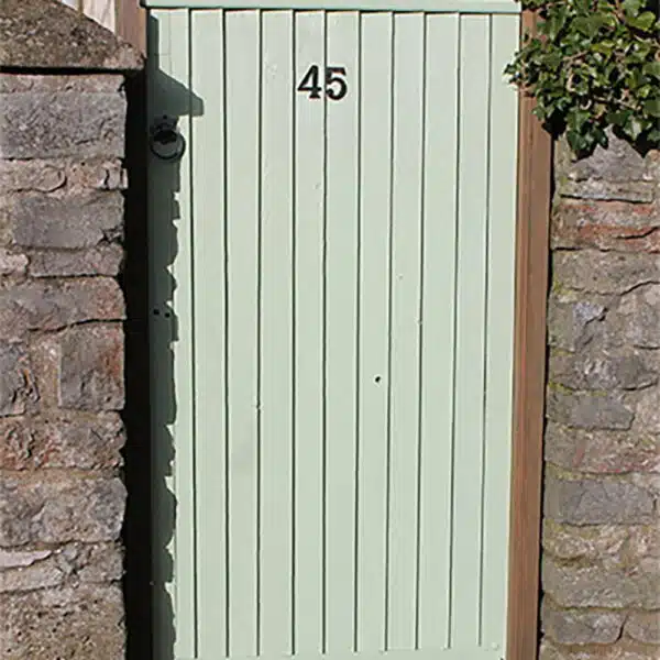 Thorndown-Parlyte-Green-Wood-Paint-gate