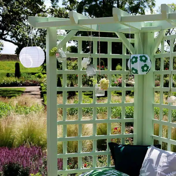 Thorndown-Parlyte-Green-wood-paint-Hutton-Triangular-Corner-Arbour