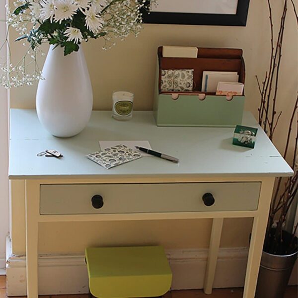 Thorndown-Wispy-Willow_Chantry-Cream-and-Sedge-Green-tidy