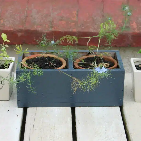 Anthracite-Grey-RAL-7016-wood-paint-plant-box