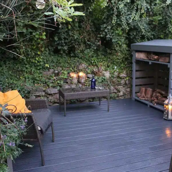 Thorndown-RAL7016-Anthracite-Grey-Wood-Paint-on-decking-area_sq
