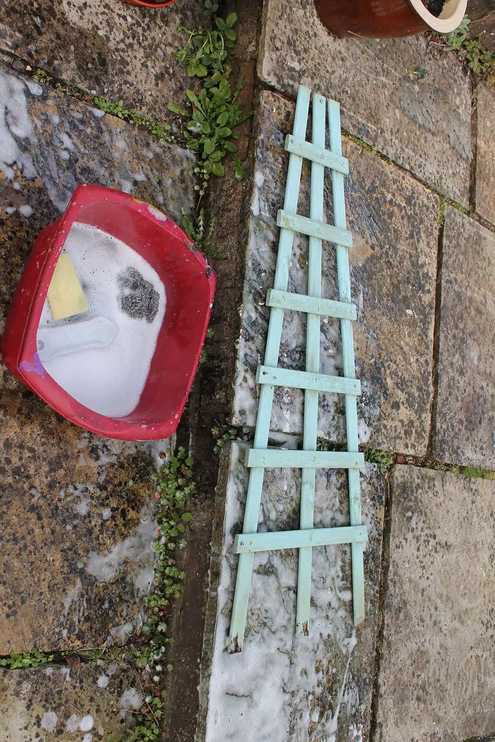Cleaning-obelisk-wood