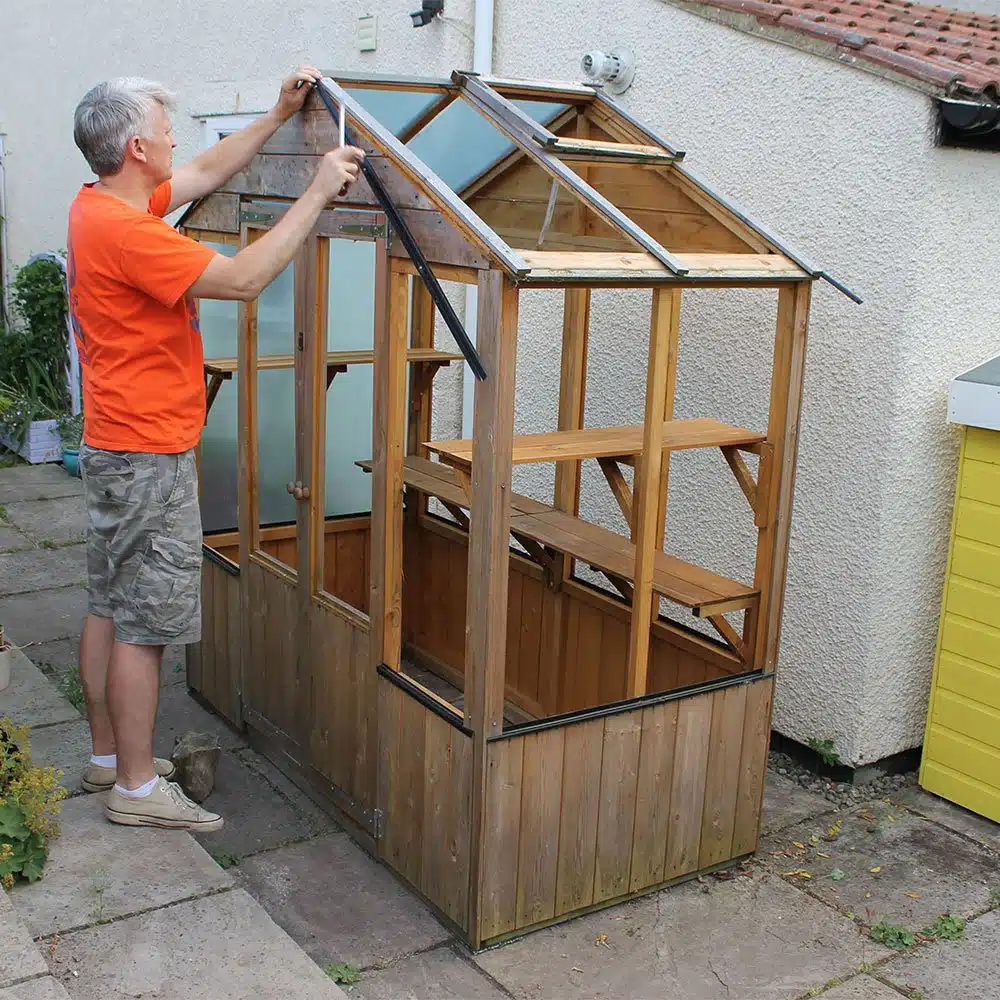 Removing-plastic-trims-and-polycarbonate-glazing