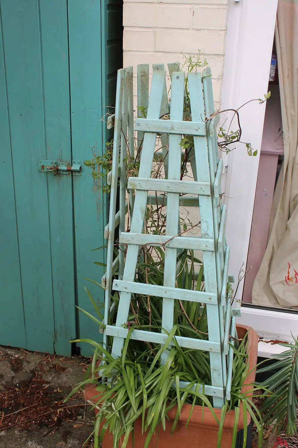 Taking-apart-obelisk