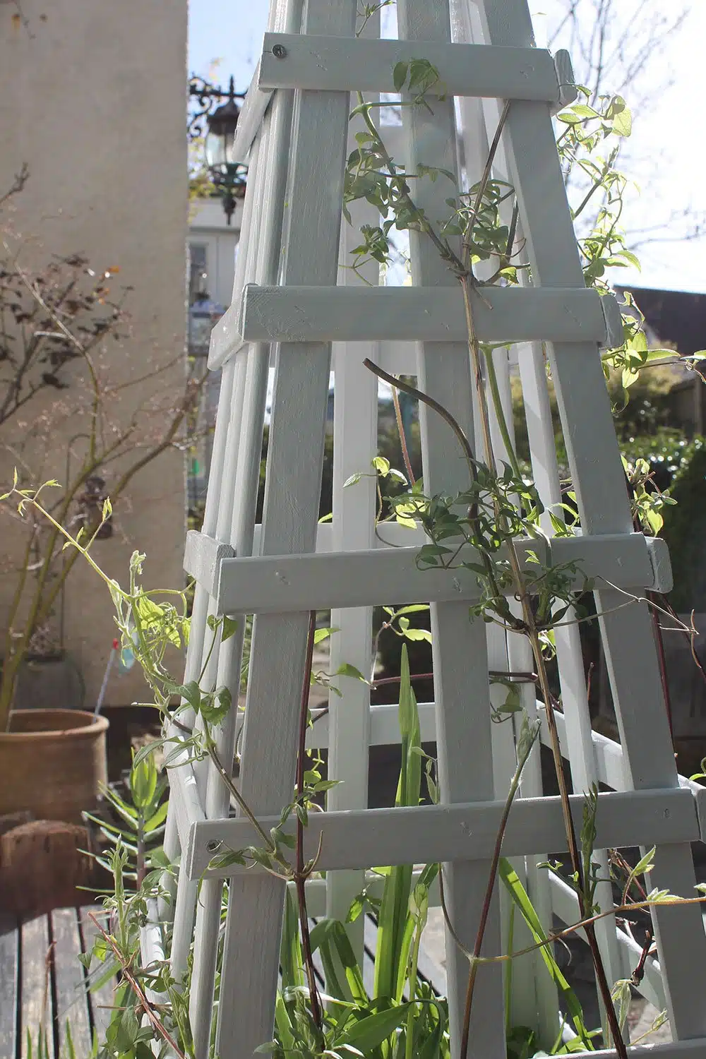 Zinc-Grey-Wood-Paint-on-obelisk