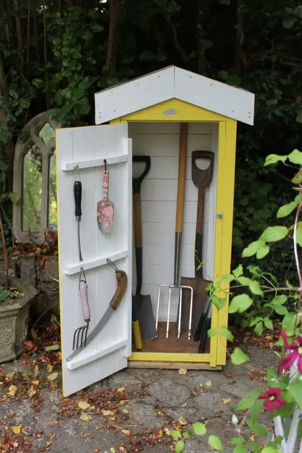 Thorndown-Golden-Somer-and-Swan-White-inside-shed