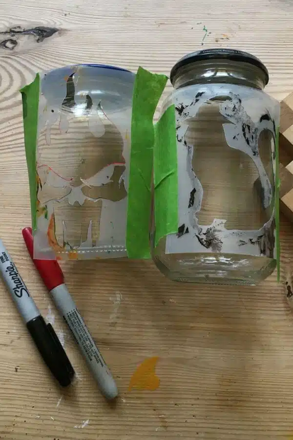 Creating-stencil-outlines-on-curved-surfaces-with-pen