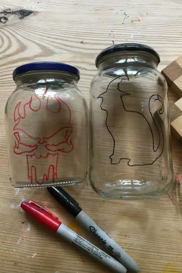 Drawing-stencil-outlines-with-pen