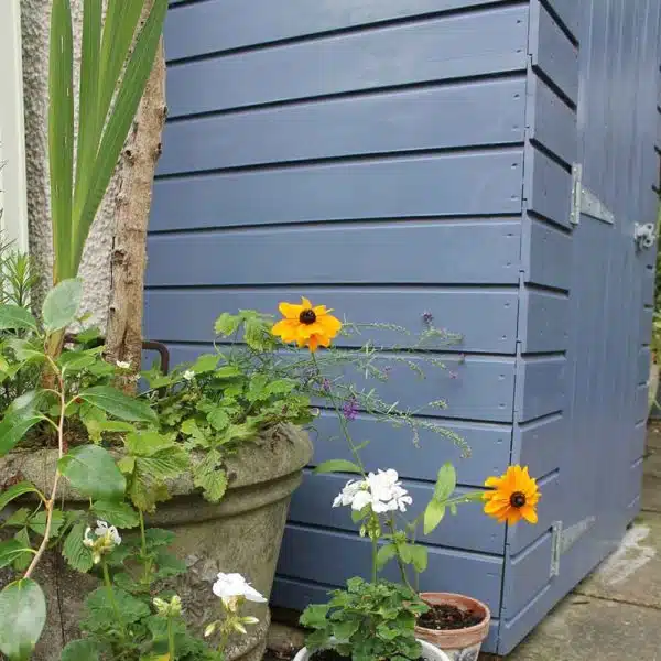 Thorndown-Hartlake-Blue-Wood-Paint-with-flowers