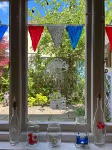 Thorndown-Peelable-Glass-Paint-Platinum-Jubilee-painted-decorations