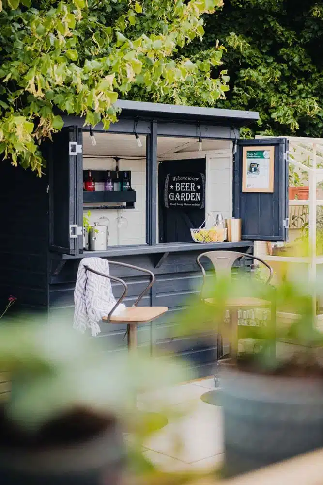 Forest-Hampton-Court_Garden-Bar_Thorndown-RAL-7016-Anthracite-Grey-Wood-Paint