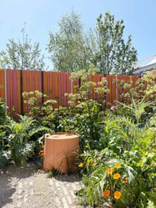 Thorndown-Wood-Paint-on-fence-Manoj-Malde-RHS-Eastern-Eye-Chelsea-garden_v
