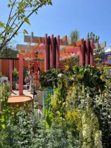 Thorndown-Wood-Paint-on-fence-and-pergola-Manoj-Malde-RHS-Eastern-Eye-Chelsea-garden_v