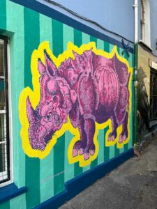 Frank-Harwood-Pink-Rhino-Glastonbury-Mural-Trail_Thorndown-Wood-Paint_2