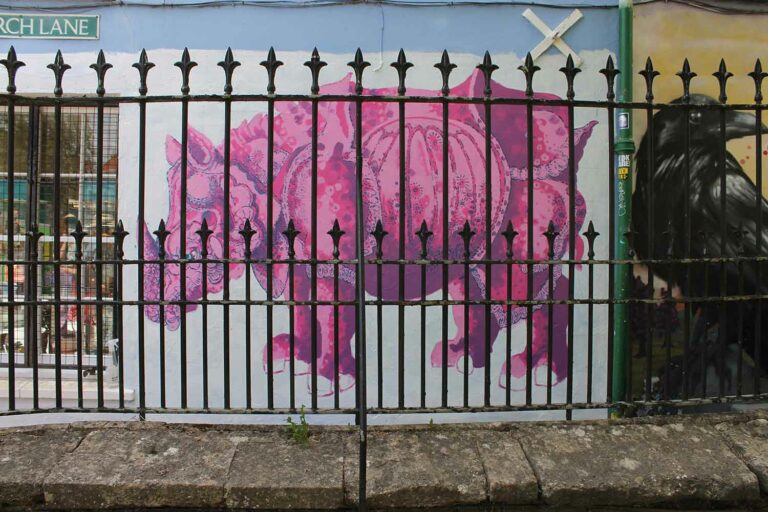 Frank-Harwood-Pink-Rhino-Glastonbury-Mural_Thorndown-Wood-Paint