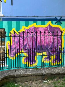 Frank-Harwood-Pink-Rhino-Glastonbury-Mural_Thorndown-Wood-Paint_3