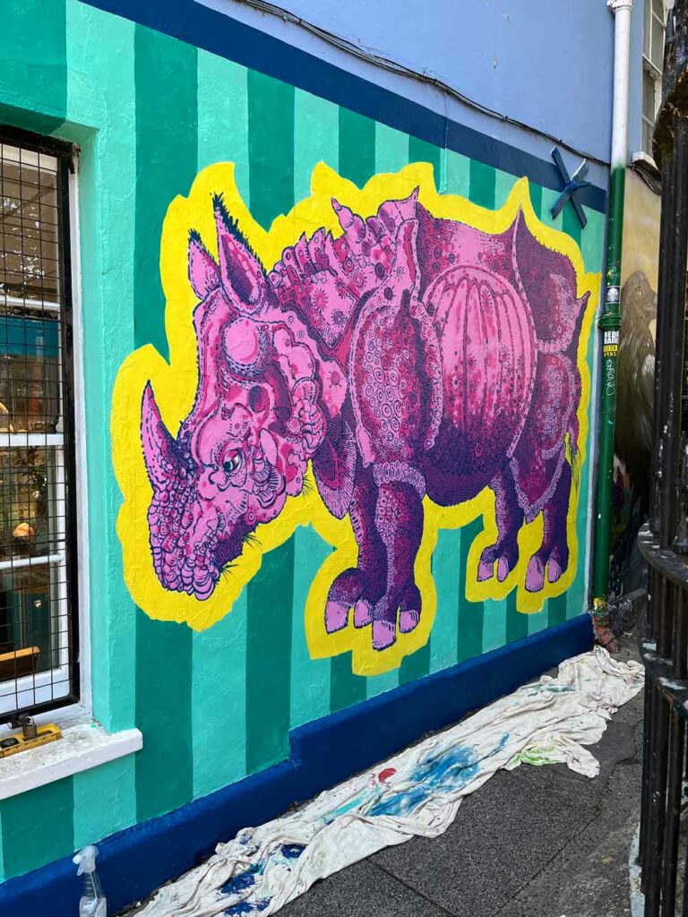 Frank-Harwood-Pink-Rhino-Glastonbury-Mural_Thorndown-Wood-Paint_4