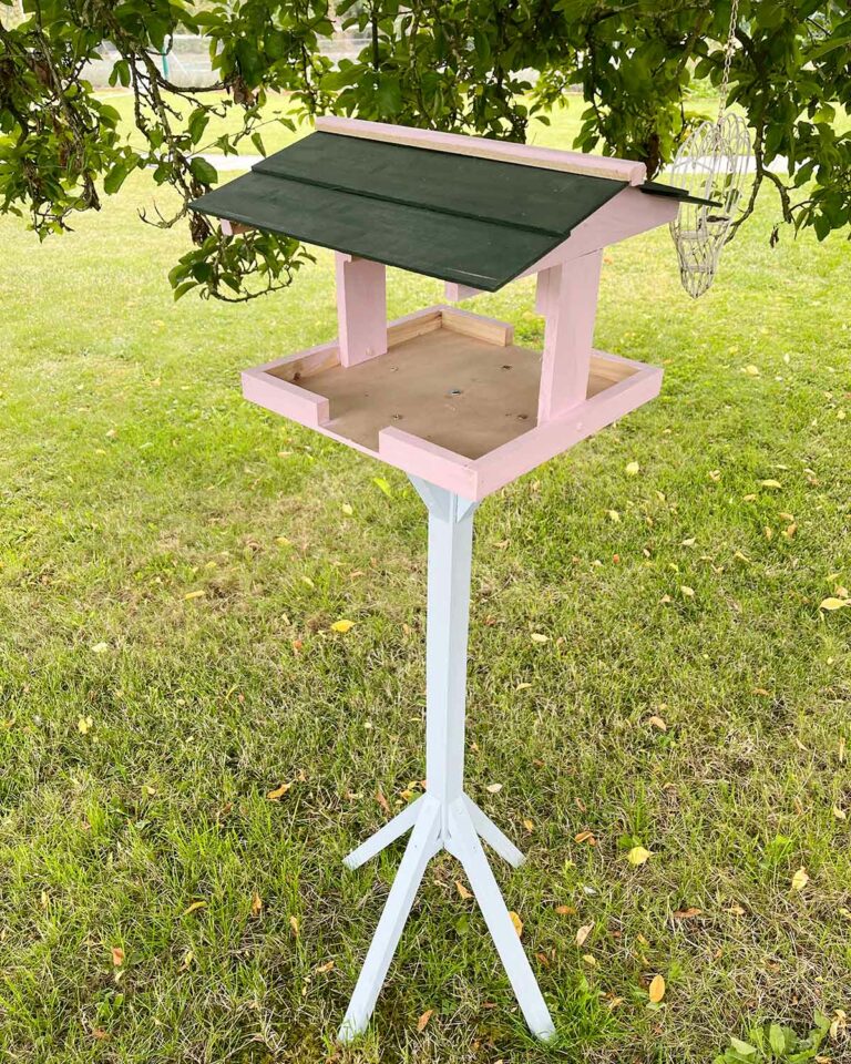 Thorndown-Cheddar-Pink-and-Skylark-Blue-Wood-Paint-on-Ebury-Colection-bird-table_6