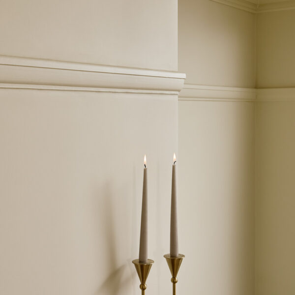 Thorndown-Cow-Parsley-White-Wall-Paint_Lounge-ceiling-and-walls3_Lol-Johnson_sq