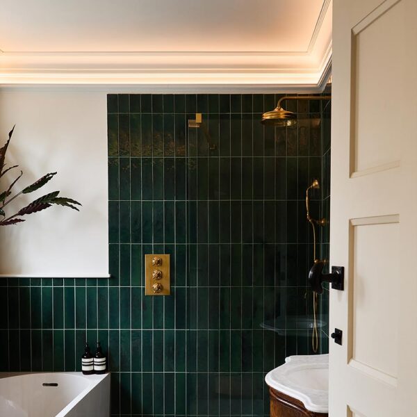 Thorndown-Greymond-Wall-Paint_Bathroom-door-and-ceiling_sq_Lol-Johnson