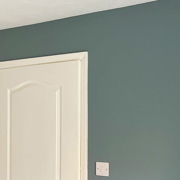 Thorndown-Axe-Blue-and-Swan-White-Wall-Paint