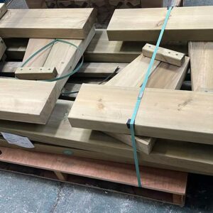 Hutton-Melrose-Dining-Set-on-pallet