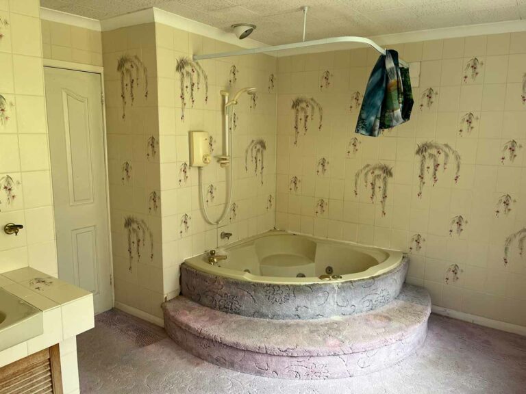 En-Suite-before_3