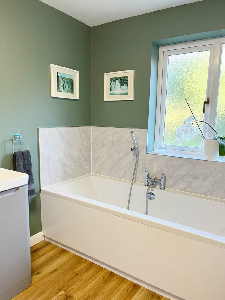 Thorndown-Bullrush-Green-and-Swan-White-Wall-Paint-in-bathroom_2