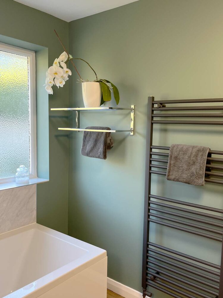 Thorndown-Bullrush-Green-and-Swan-White-Wall-Paint-in-bathroom_3