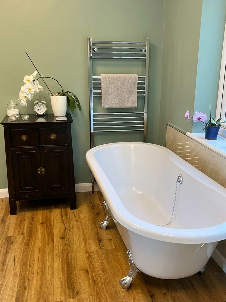 Thorndown-Goddess-Green-Wall-Paint_En-Suite_2